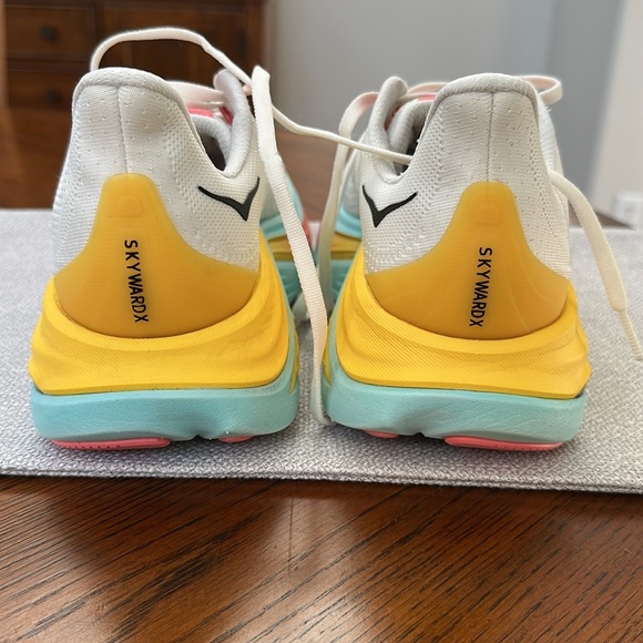 HOKA Skyward X- Women’s size 9 in great condition! - Picture 6 of 12